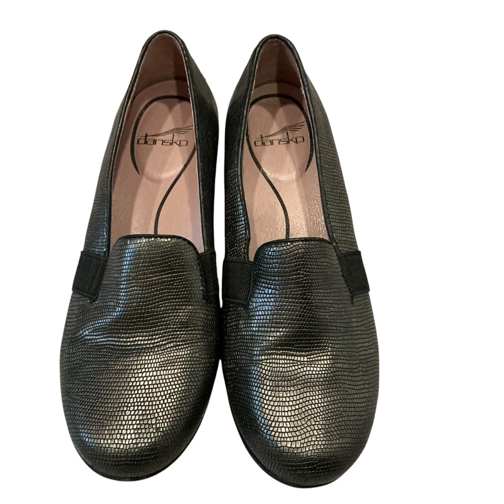 Dansko loafers women’s 38 7.5 US shiny gold metallic leather lizard pattern